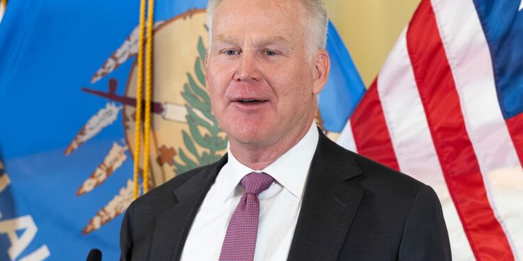 Izvršni direktor za energetiku odabran je da zamijeni Mullina u Senatu nakon njegova unapređenja u DHS