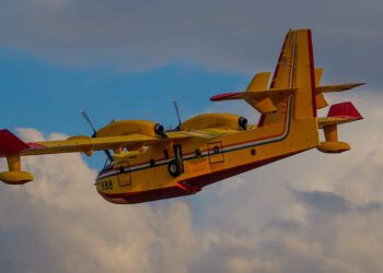 Kanader stigao na požarište u Makarskoj