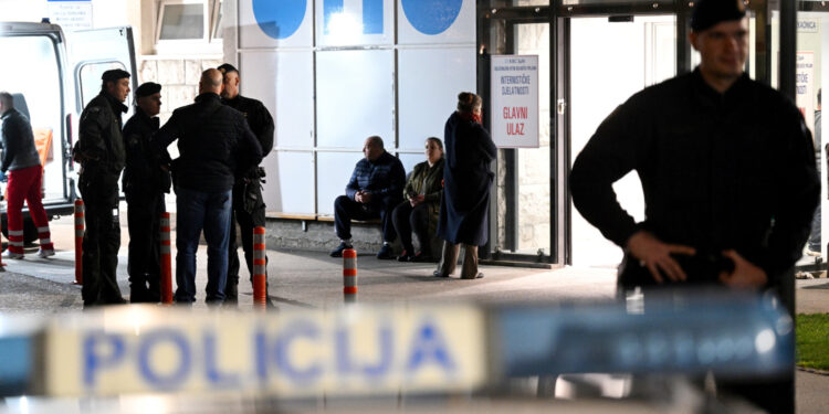 Kaos u splitskom zatvoru: Zatvorenici namjerno zapalili sobu, 14 osoba hitno prevezeno u bolnicu