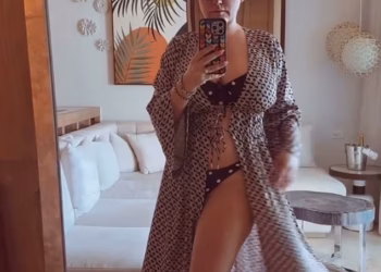 Kelly Brook prikazuje svoju prekrasnu figuru u oskudnom bikiniju usred voljenog izleta na Jamajku s škakljivim suprugom Jeremyjem Parisijem