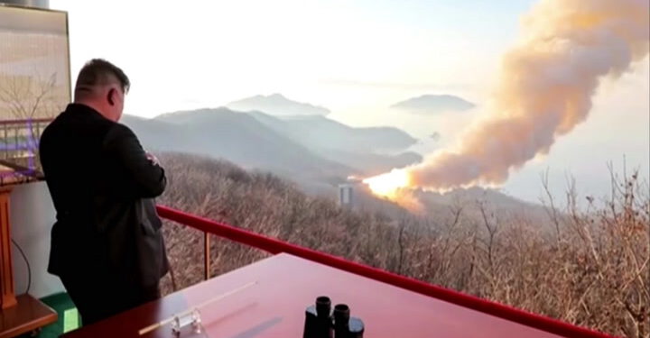 Kim Jong Un nadzire ispitivanje snažnog raketnog motora i tenka | Vijesti