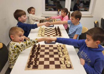 Korona je ipak nešto dobro donijela, djeca su zavoljela šah pored svih silnih ekrana