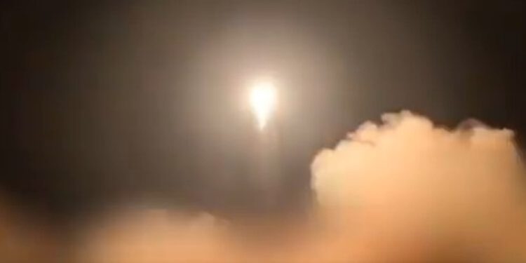 Kruže snimke udara najmoćnije iranske rakete: ‘Može pogoditi do 80 ciljeva’