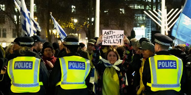 Kukasti križ urezan na dućan u Sydneyu u vlasništvu Židova potiče zabrinutost zbog antisemitizma