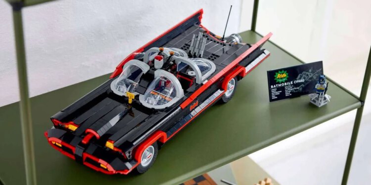 LEGO Batman Classic Adam West Batmobile je na rasprodaji za 20% u Target Today