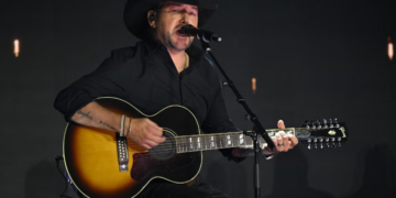 Live Nation suočava se s novom tužbom nakon što je muškarac rekao da ga je onesvijestila limenka piva u nastupu Jasona Aldeana