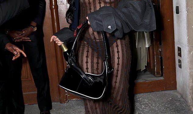 Madonnina kći Lourdes Leon nosila je bez grudnjaka ispod vrlo odvažne crne prozirne haljine na Ottolinger reviji tijekom Pariškog tjedna mode