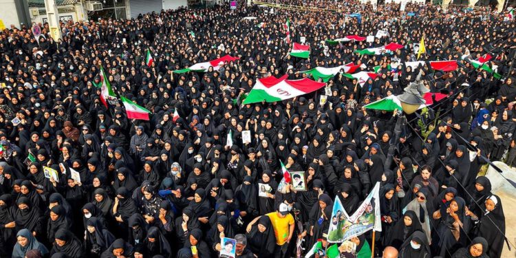 Masakr u iranskoj školi, ljudska žrtva ‘Epsteinovog kulta’ – izaslanik — RT World News