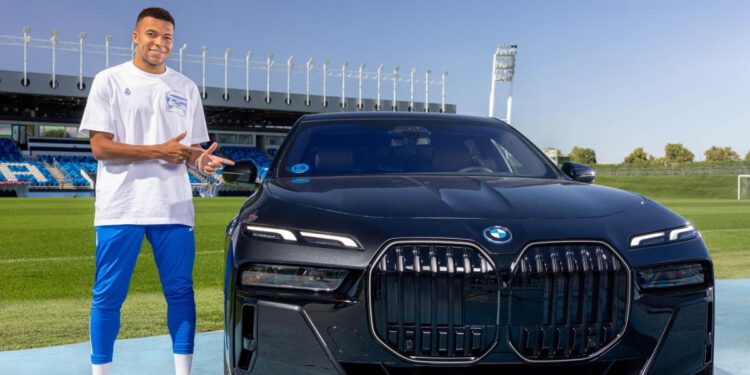 Mbappé dobiva svoju vozačku dozvolu: svoj automobil i šampionsku garažu