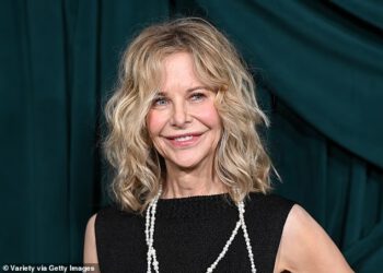 Meg Ryan, 64, izgleda nevjerojatno mladoliko kako je vidjela prvi put nakon ubojstva svog redatelja Kad je Harry sreo Sally