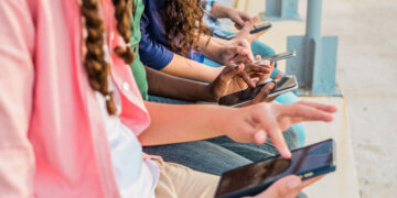 Meta i Google kažnjeni zbog izazivanja dječje ovisnosti — RT World News