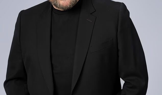 Michael Ball, 63, otvara priču o svojoj trogodišnjoj borbi s ‘kroničnom boli’ koja je bila toliko iscrpljujuća da se prije zamjene kuka oslanjao na štake