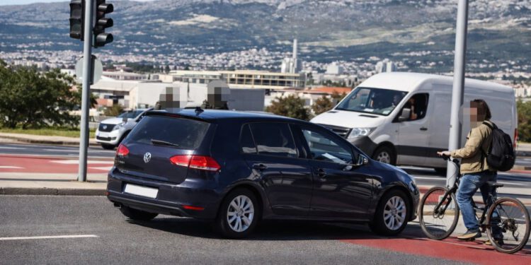 Milisekunde do tragedije: Samo je puka sreća spasila brojne sudionike u prometu na poznatom splitskom raskrižju