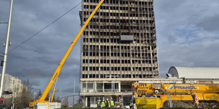 Ministri o azbestu u Vjesniku: ‘Nismo za to znali, rušenje će se malo odužiti’