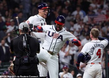 Momčad SAD-a izbjegava strah protiv Velike Britanije dok Kyle Schwarber spašava dan u obračunu World Baseball Classic