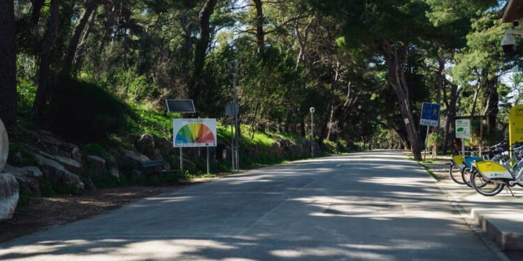 Na Marjanu uklonjena prepreka i tabla: “Prepreke bježe pred objavama, ali ne i pred zakonom”