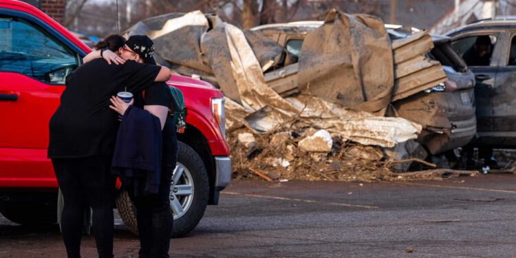 Najmanje 6 mrtvih dok ‘veliki i iznimno opasni tornado’ hara Michiganom, a oluje potresaju središnji SAD