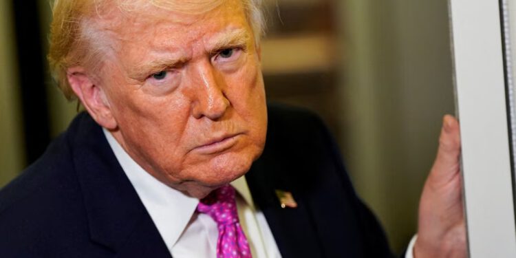 Najnoviji iransko-američki rat: Ogroman kuvajtski naftni tanker u blizini luke Dubai pogođen dok je Trump izdao novo upozorenje Teheranu