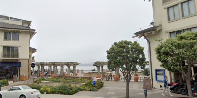 Nakon što je izbila tučnjava, muškarac je pao u smrt s hotelske terase koja gleda na kalifornijske litice