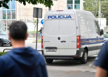 Naoružani dvojac opljačkao zlatarnu u Zagrebu, policija ih ekspresno uhvatila