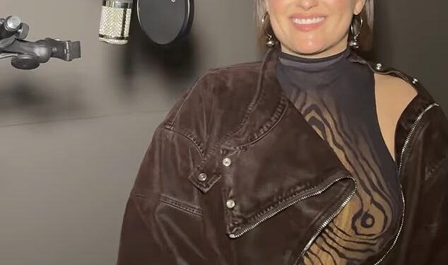 Nelly Furtado vraća se glazbi dok se razmeće svojim oblinama u studijskom videu nakon što je prestala nastupati zbog napada sramote tijela