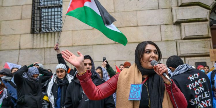 Nerdeen Kiswani: FBI osujetio zavjeru da se baci desetak molotovljevih koktela na kuću palestinskog aktivista u New Yorku