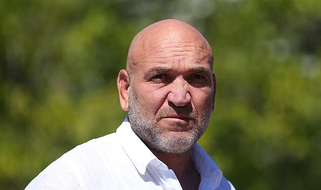 Nogometna legenda Gorden Tallis uzvraća udarac nakon što ga je tim s kojim je osvojio veliko finale IZBRISAO u ‘sitnom’ potezu