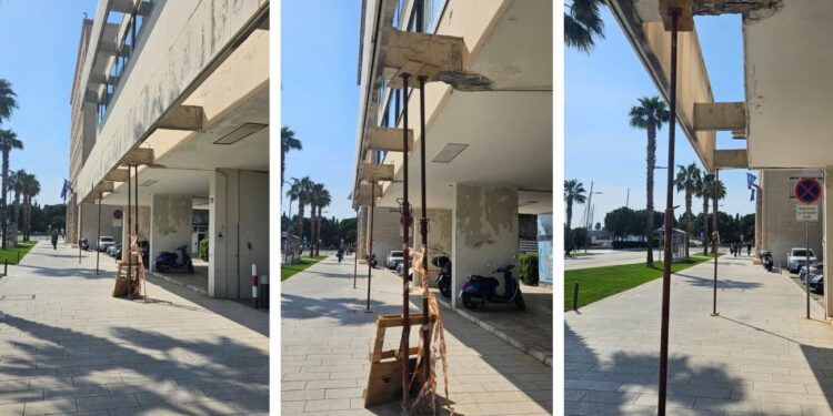 OPASNOST U CENTRU SPLITA Oštećeni dio zgrade ispred HZZO-a već mjesecima stoji poduprt: “Nekidan se bilo malo odronilo”