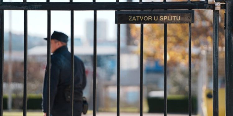 Odbio test na droge i uhvaćen za volanom bez dozvole: Ponavljač iz Splita ide na Bilice