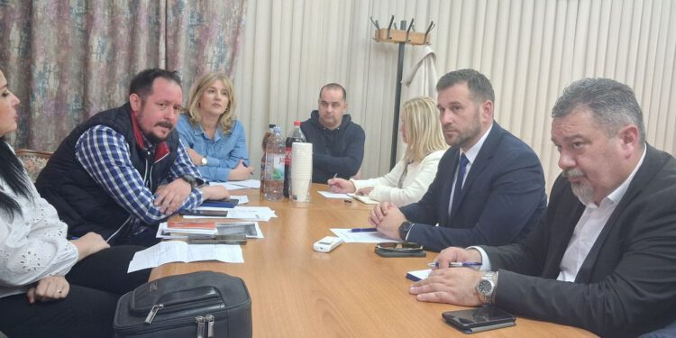 Održan radni sastanak u Žrnovnici: Fokus na komunalnim projektima i razvoju infrastrukture