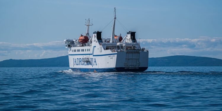 Otočani s Oliba se pitaju “Zašto kasne trajekti”