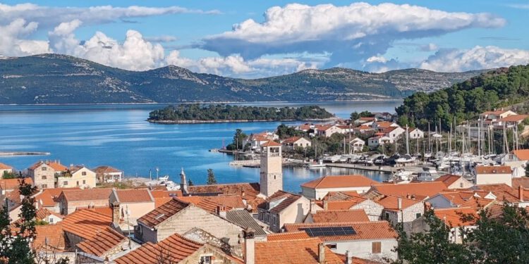 Otok Iž dobiva jedriličarski klub