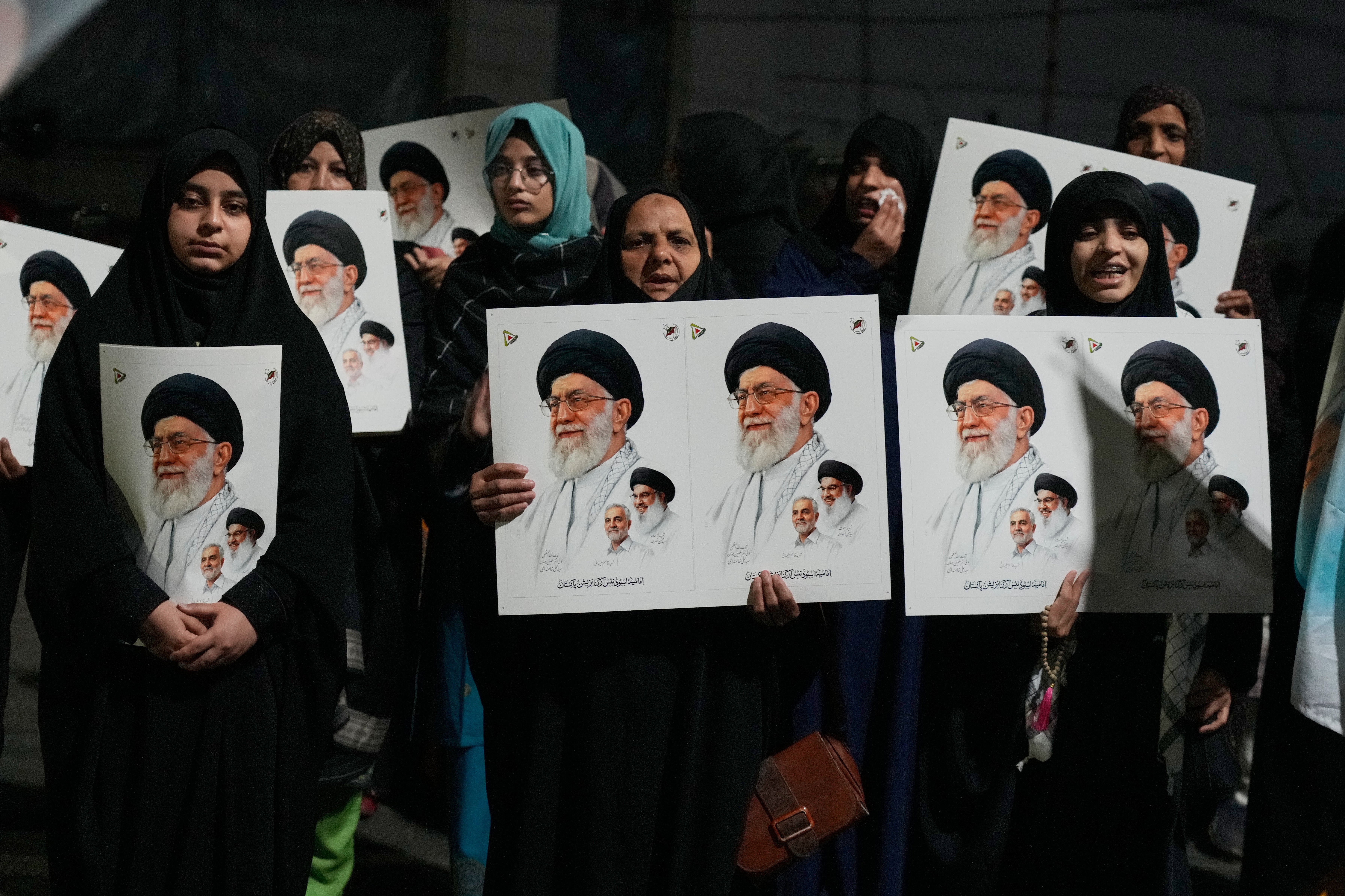 Prosvjednici u Pakistanu oplakuju smrt ajatolaha Ali Khameneija