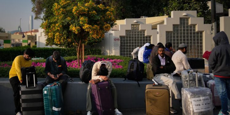 ‘Panika i neizvjesnost’ u Dubaiju dok se ljudi sklanjaju od iranskih raketa i napada dronovima