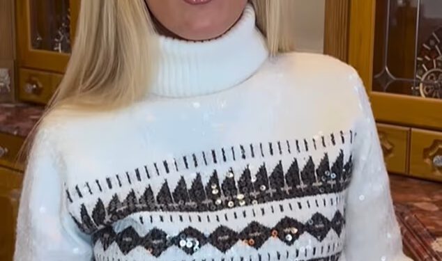 Paris Fury raspravlja o raspravi o neporođenoj bebi dok kaže da kći Venezuela, 16, neće ‘čarobno imati pad karijere u svom krilu’ i raspravlja o svom prijateljstvu s Molly-Mae Hague