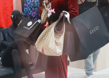 Paris Hilton uživa u raskošnoj kupnji Guccija u pauzi između modnih revija na Tjednu mode u Milanu