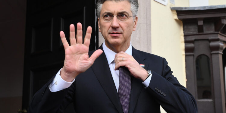 Plenkoviću curi vrijeme: Ima još samo dva tjedna za donošenje goruće odluke