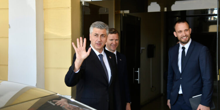 Po hodnicima HDZ-a šuška se o odlasku važnog ministra: Moguće je da će Vladu napustiti kao pobjednik