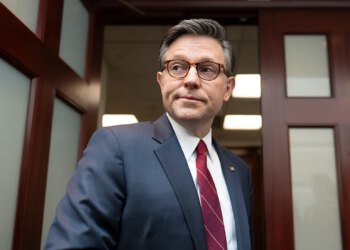 Pobunjenici u Zastupničkom domu pozivaju Johnsona da se suoči sa Senatom oko zakona o sigurnosti izbora