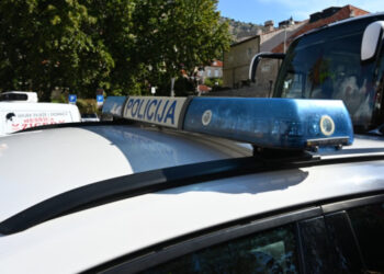 Policija u Župi izvršila pretragu doma, muškarac uhićen zbog prijetnje