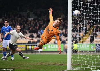 Port Vale 1-0 Sunderland: Boyhood Newcastleov navijač Ben Waine iznenadio je Black Cats u povijesnoj pobjedi – dok je donja momčad Lige One stigla do četvrtfinala FA Cupa prvi put od 1954.