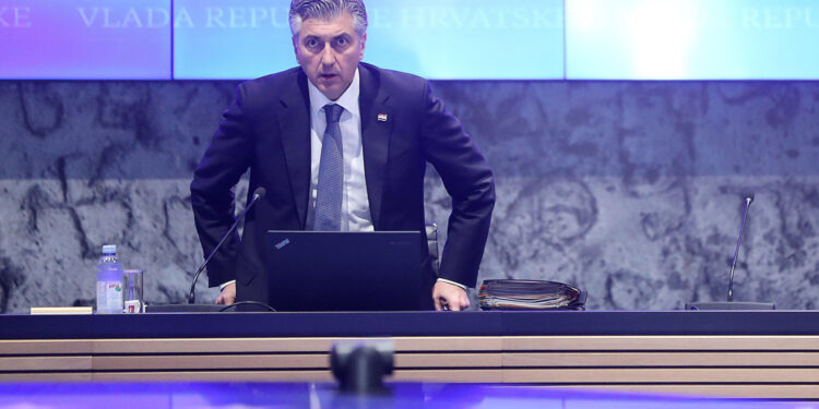 Poslale opaku packu Plenkoviću: ‘Držiš zatvoren Markov trg, ali prijetnje ženama mogu’