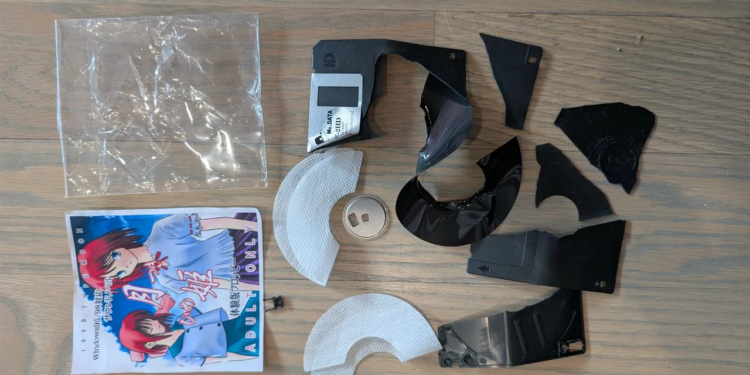 Postoji samo 50 primjeraka diljem svijeta iznimno rijetkog probnog izdanja Tsukihimea, a američka carina je navodno samo izrezala jedan