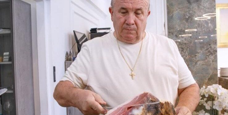 Poštovani, konoba ‘Pršut’ radi do 15, i nemojte se naslađivati oko Marijane Puljak, svakome se to može dogoditi