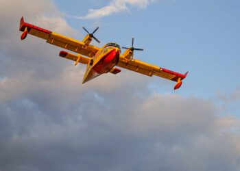 Požar u Makarskoj stavljen pod kontrolu, vatrogasci će i dalje dežurati