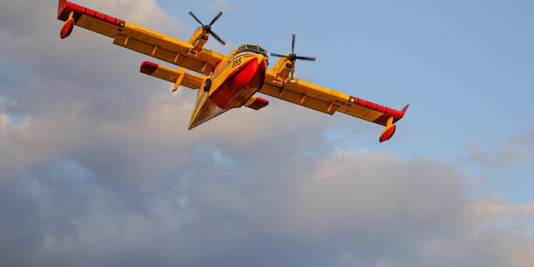 Požar u Makarskoj stavljen pod kontrolu, vatrogasci će i dalje dežurati