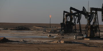 Proizvodnja nafte u Zaljevu mogla bi prestati za nekoliko tjedana – Putin — RT Rusija i bivši Sovjetski Savez