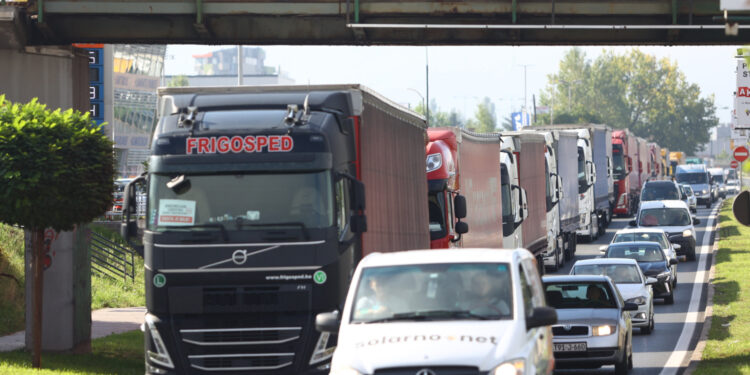 Promjene prometnih propisa za oko pola milijuna Hrvata: Uvodi se treća tablica