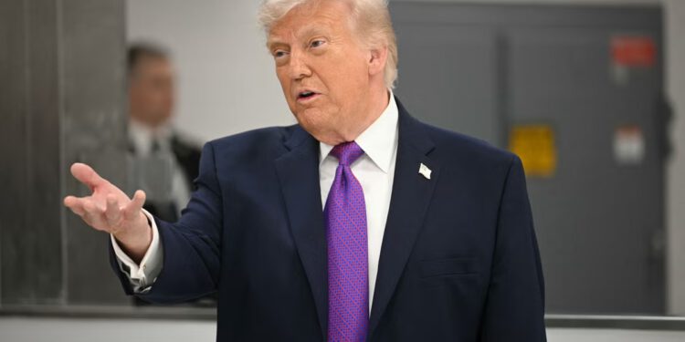 ‘Puno zabavnije’: Trump otkriva generalove savjete o dizanju u zrak iranskih ratnih brodova u besramnom govoru u Kentuckyju