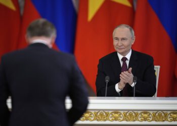 Putin umire od smijeha zbog onoga što se upravo događa